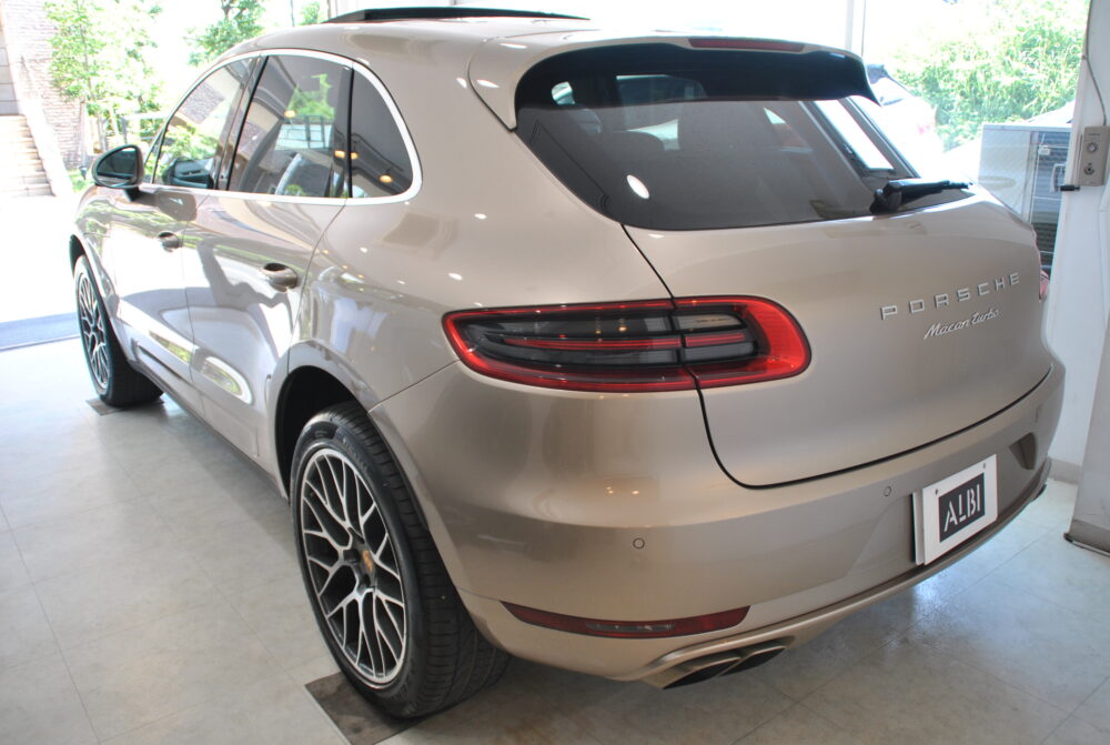 PORSCHE Macan